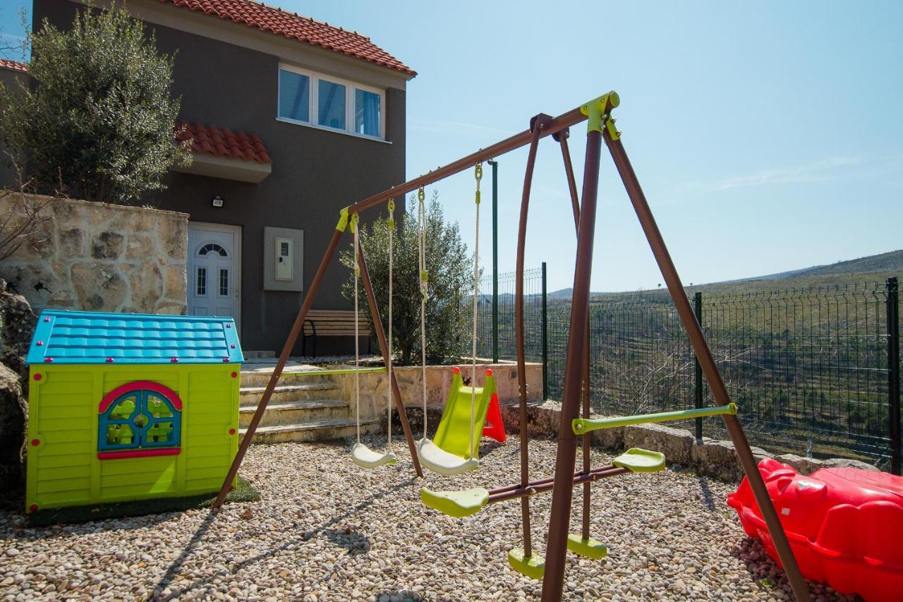 Holiday Home Moliva Donje Sitno Ngoại thất bức ảnh