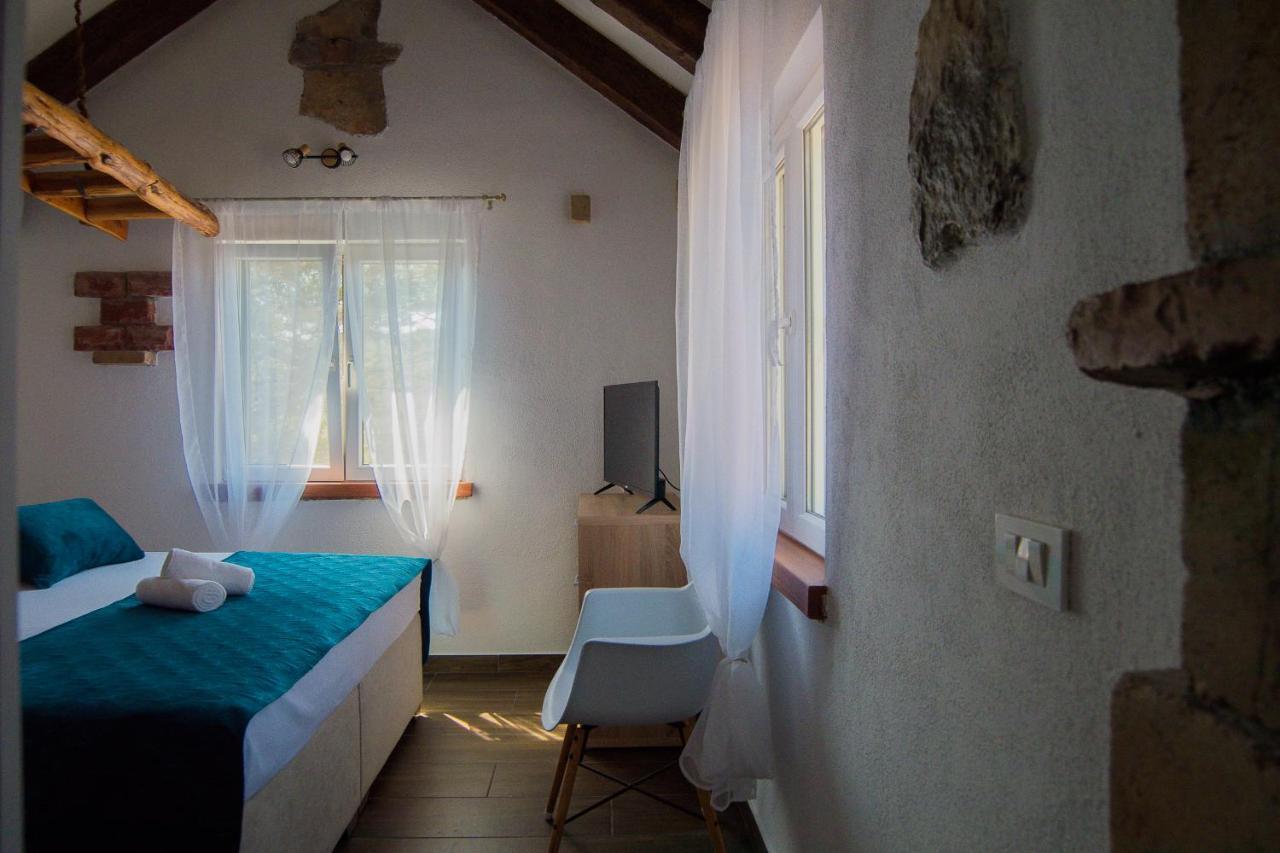 Holiday Home Moliva Donje Sitno Ngoại thất bức ảnh