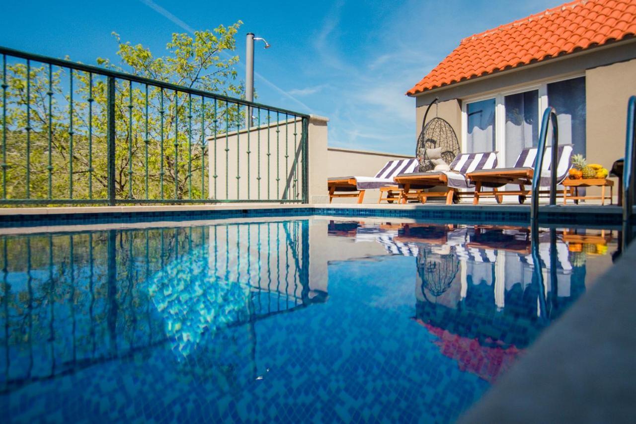Holiday Home Moliva Donje Sitno Ngoại thất bức ảnh